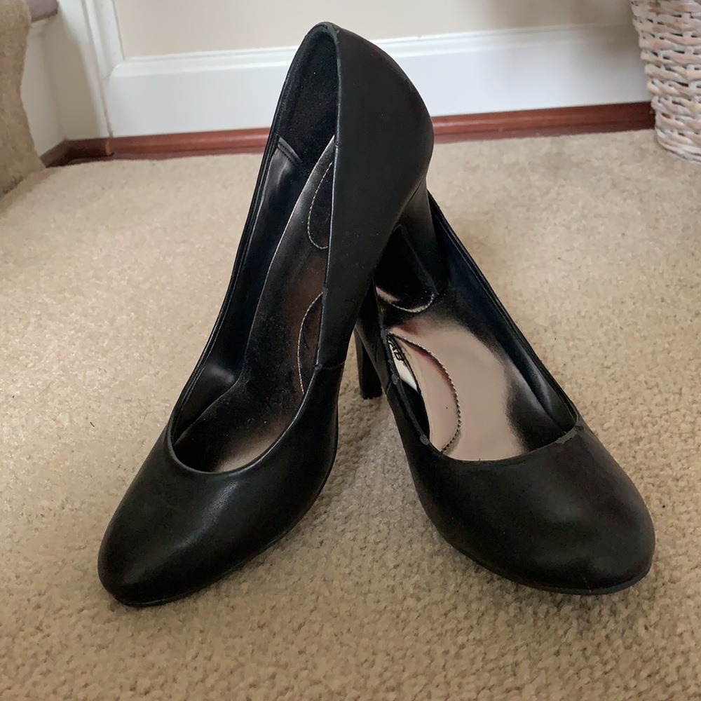 MERONA | Black Round Toe Pumps